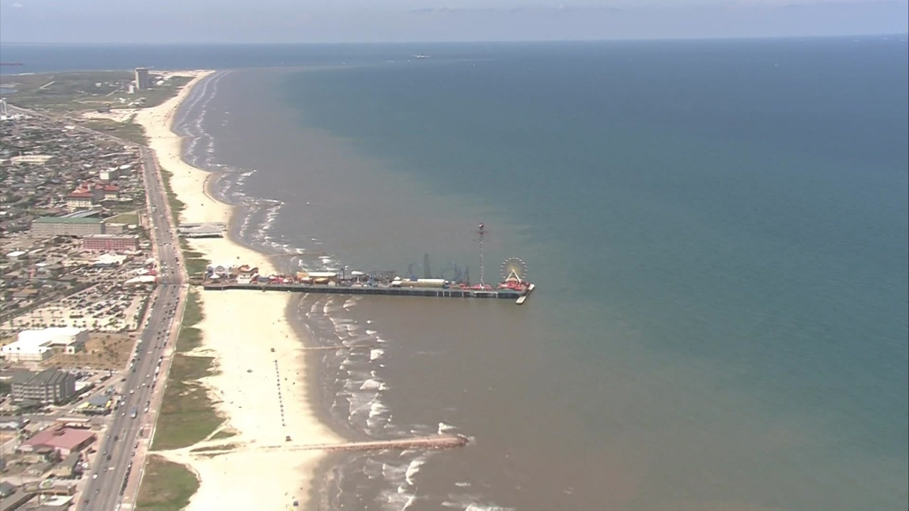 Bluetiful! Clear water at Galveston beaches this weekend